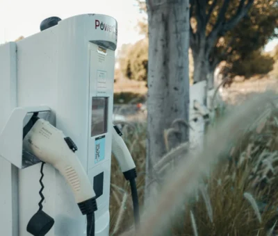 Elektromobilio ikrovimo stotele verslui